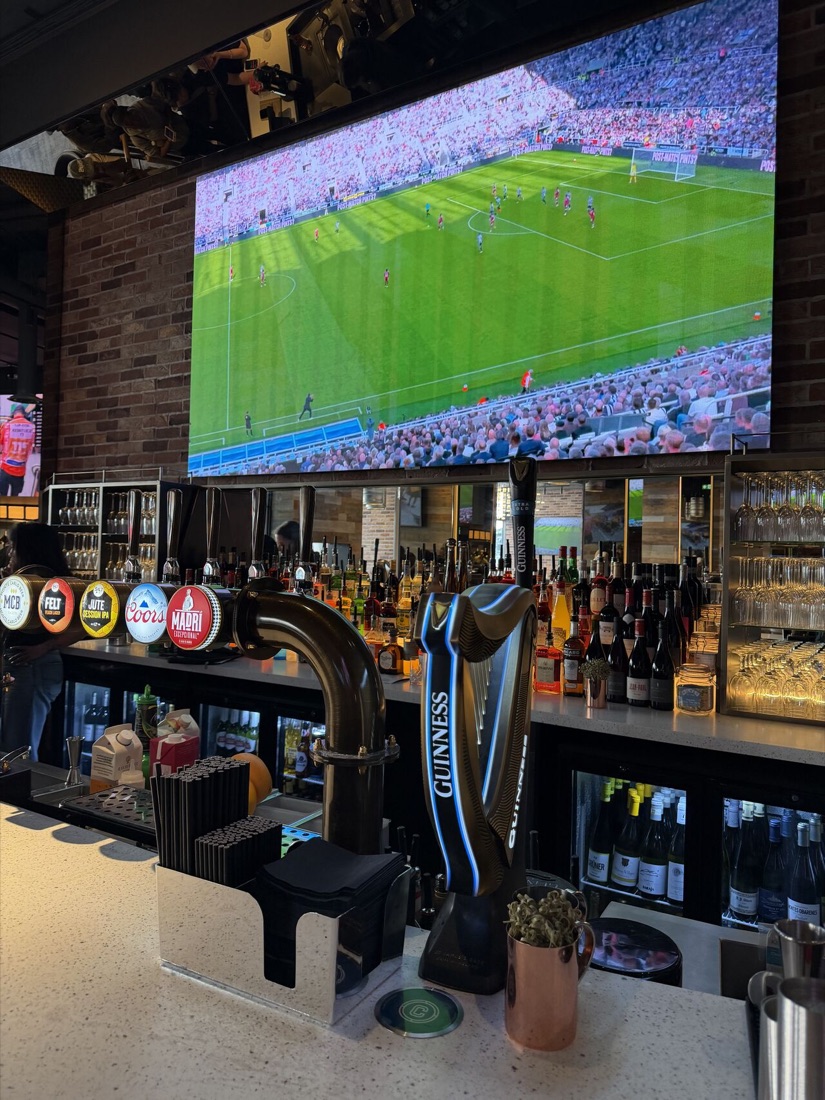 The bar with draught fonts under a big screen